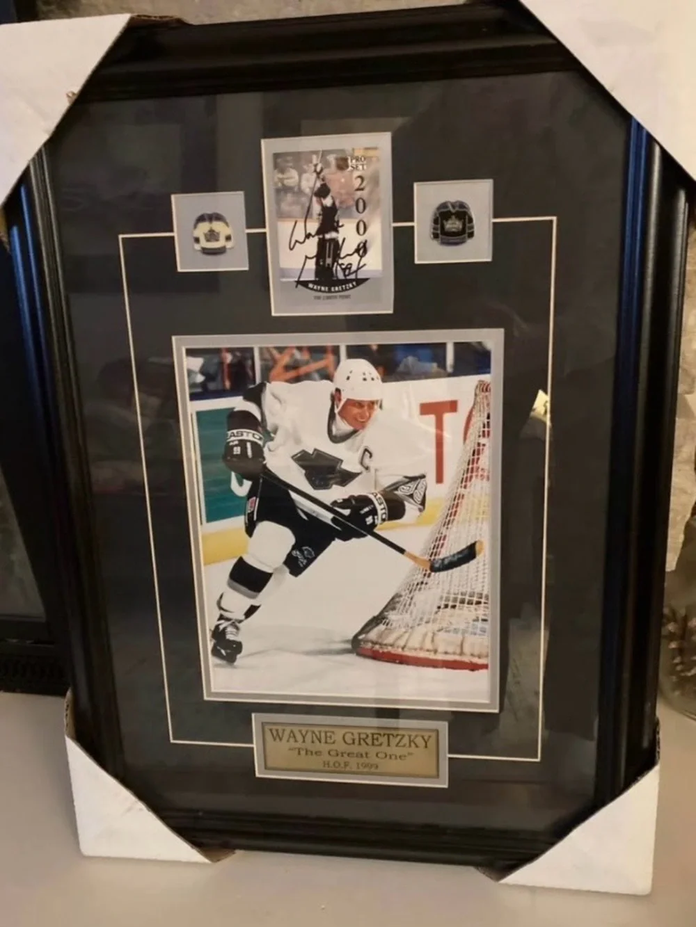 Black Framed Wayne Gretzky Hockey Photo Wall Art - Picture 1 of 2